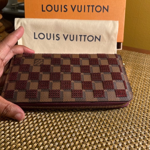 Authentic LV Limited Edition Zippy Wallet - Picture 10 of 15